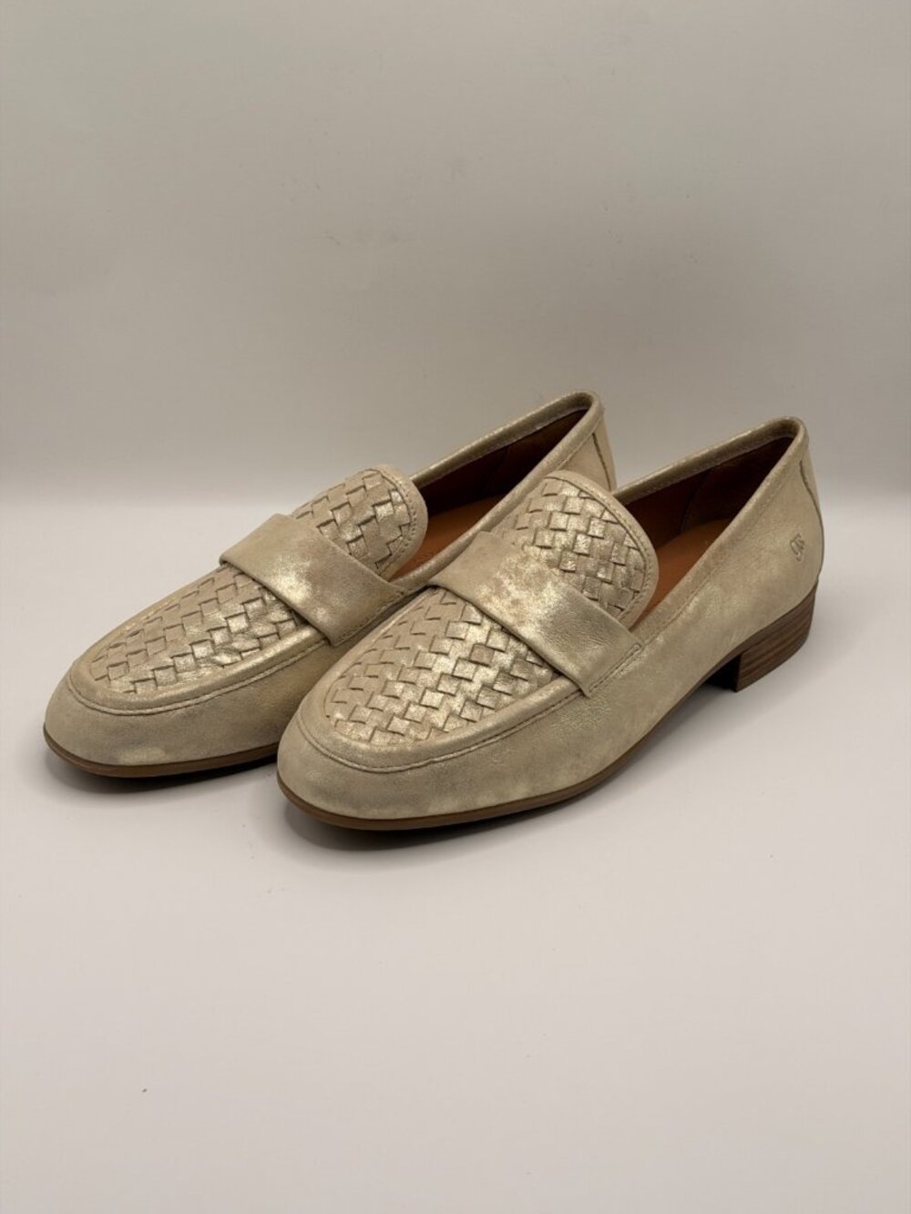 Gentle Souls Women Woven Gold Leather Loafer Sz 9